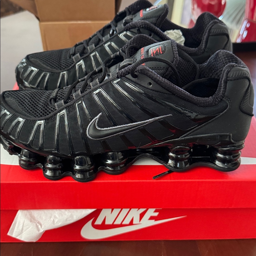 Nike Men's Black and Silver Athletic Shoes men’s size 8/5 women’s size 10